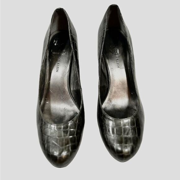 AnneĀ Klein Alligator SkināScales Pattern Dark Brown 3 inch High HeelsāChic - Picture 2 of 9